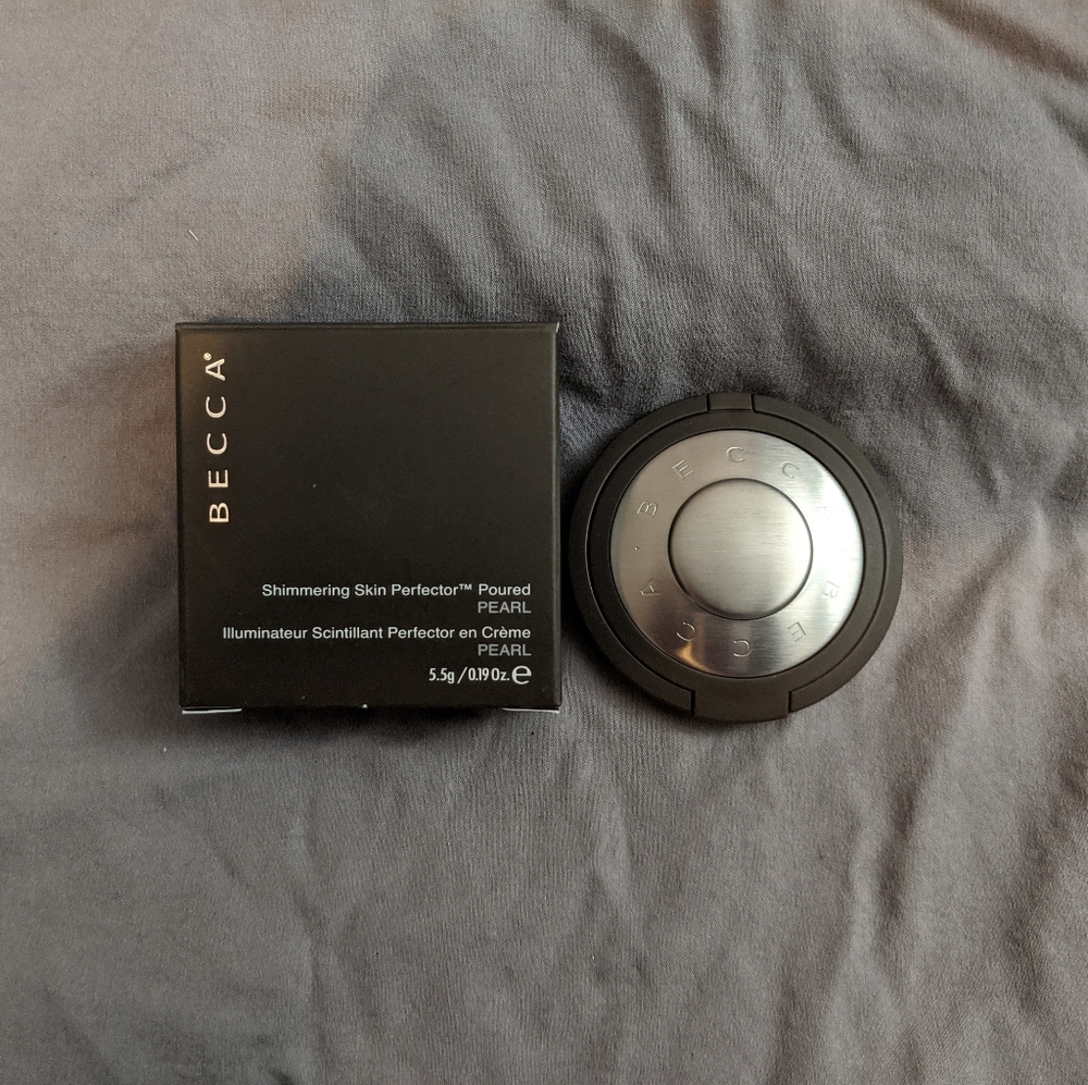 BNIB Becca Poured Highlighter in Pearl!